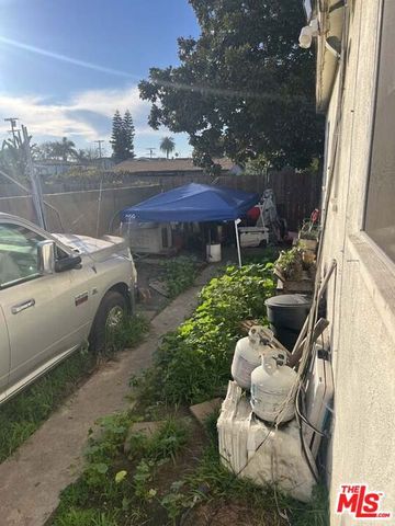 1068 McDonald Avenue, Wilmington, CA 90744