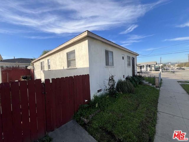 1068 McDonald Avenue, Wilmington, CA 90744