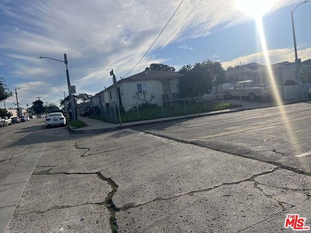 1068 McDonald Avenue, Wilmington, CA 90744