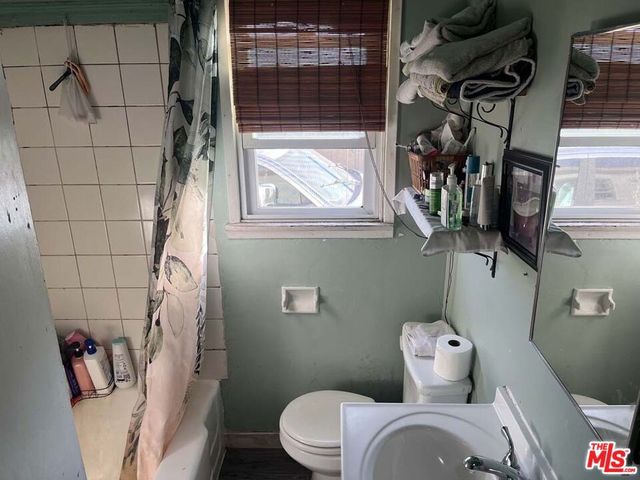 1068 McDonald Avenue, Wilmington, CA 90744