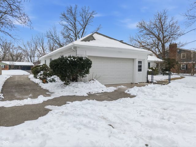 6219 Green Leaves Road, Indianapolis, IN 46220