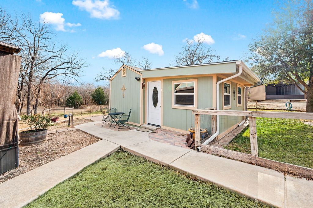 575 County Road 3581, Paradise, TX 76073