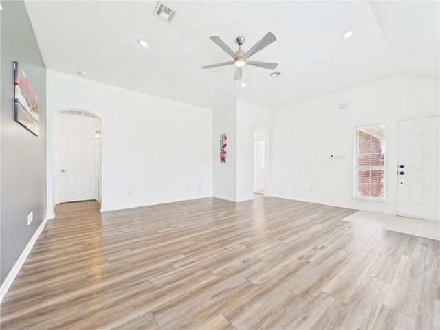 400 Pronghorn Loop, College Station, TX 77845
