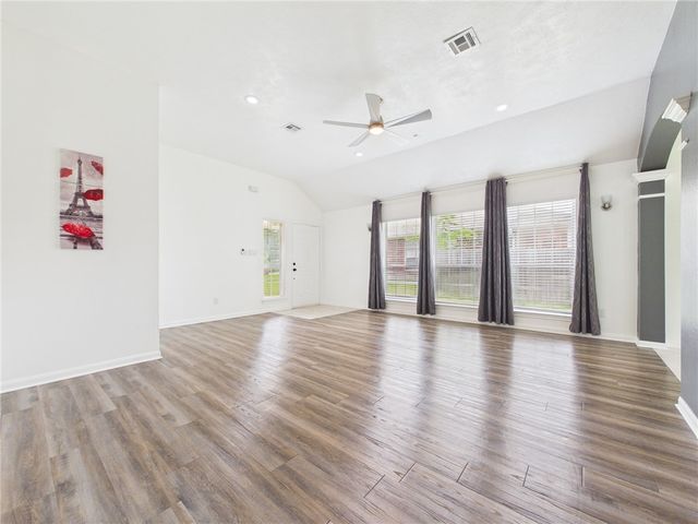 400 Pronghorn Loop, College Station, TX 77845