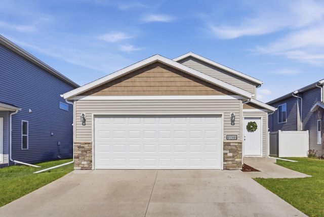 2742 Divide Street W, West Fargo, ND 58078