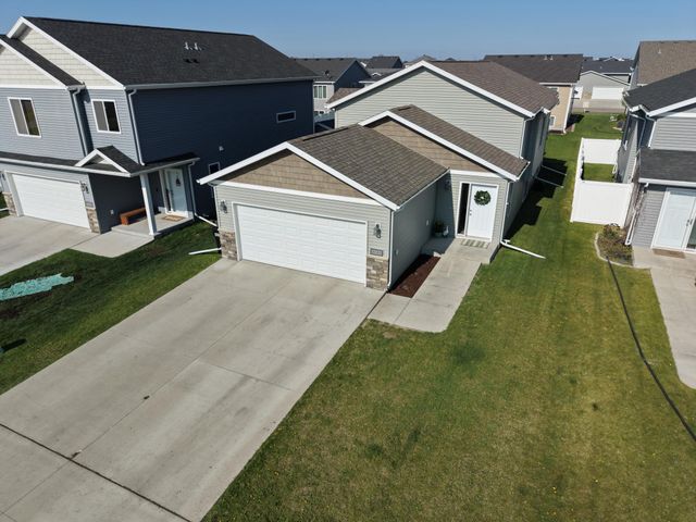 2742 Divide Street W, West Fargo, ND 58078