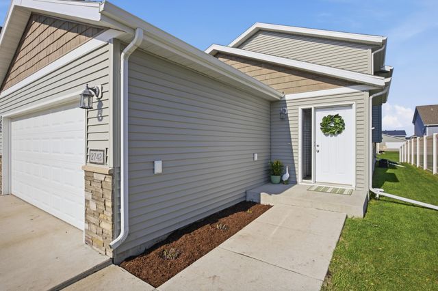 2742 Divide Street W, West Fargo, ND 58078