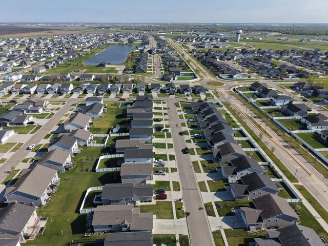 2742 Divide Street W, West Fargo, ND 58078