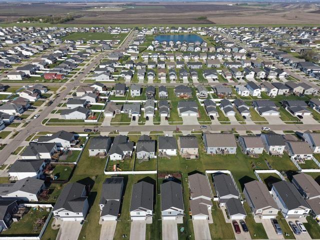 2742 Divide Street W, West Fargo, ND 58078