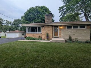 1906 Green Bay Road, Zion, IL 60099