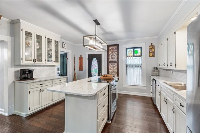 233 Spring Street, Eureka Springs, AR 72632