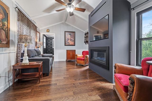 233 Spring Street, Eureka Springs, AR 72632