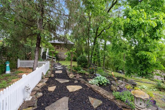 233 Spring Street, Eureka Springs, AR 72632