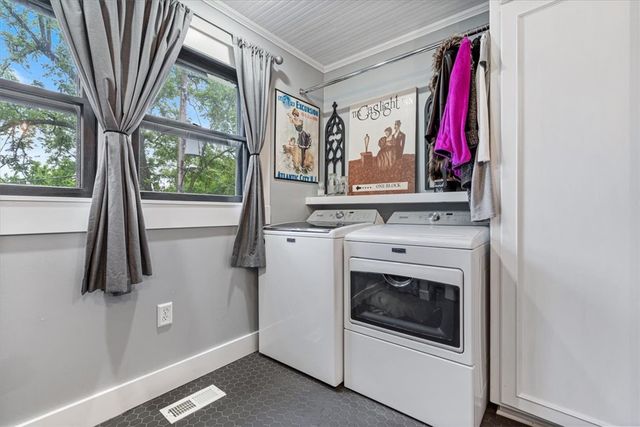 233 Spring Street, Eureka Springs, AR 72632
