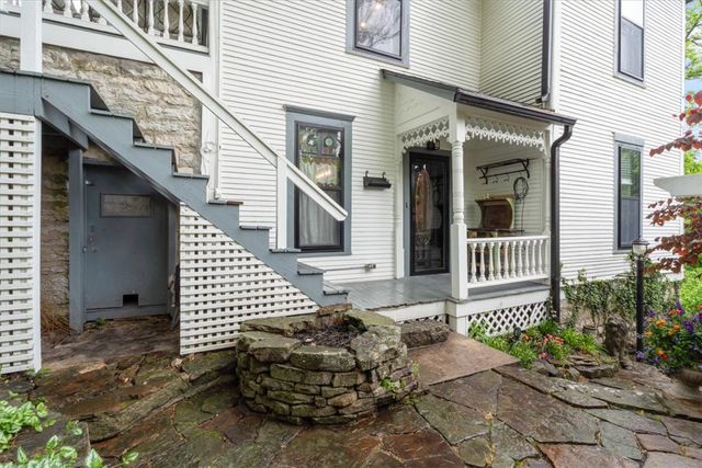 233 Spring Street, Eureka Springs, AR 72632