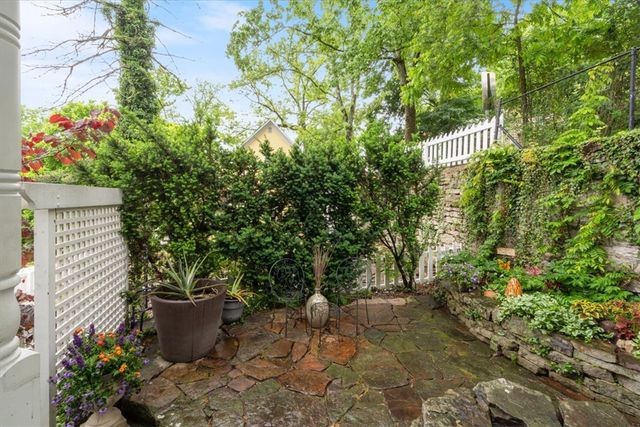 233 Spring Street, Eureka Springs, AR 72632