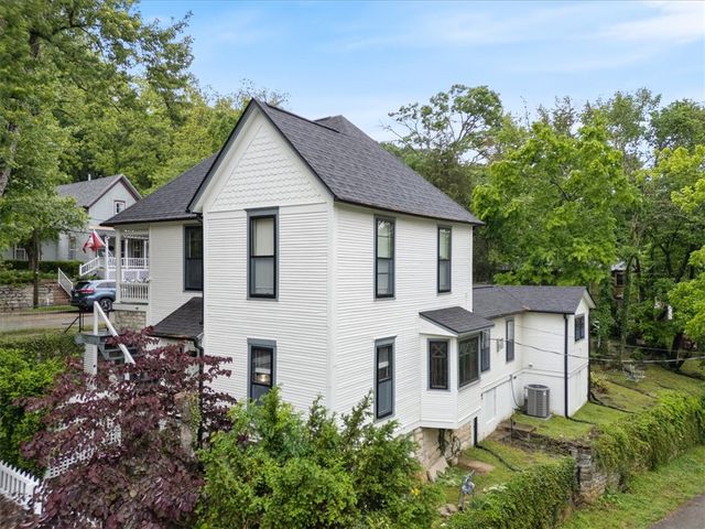 233 Spring Street, Eureka Springs, AR 72632