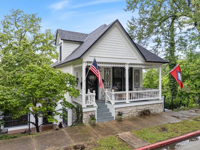 233 Spring Street, Eureka Springs, AR 72632