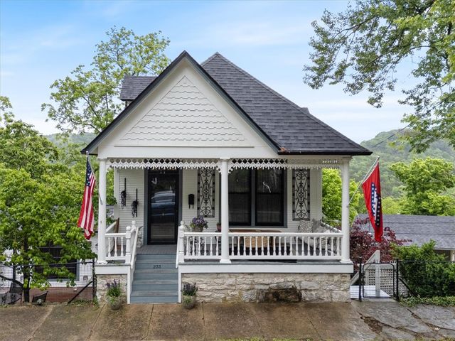 233 Spring Street, Eureka Springs, AR 72632