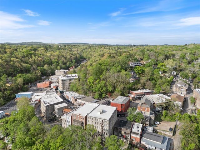 233 Spring Street, Eureka Springs, AR 72632