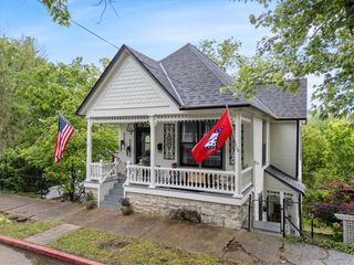 233 Spring Street, Eureka Springs, AR 72632