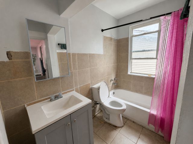 7621 S Eberhart Avenue, Chicago, IL 60619