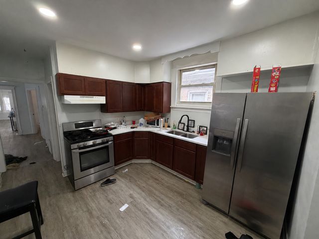 7621 S Eberhart Avenue, Chicago, IL 60619