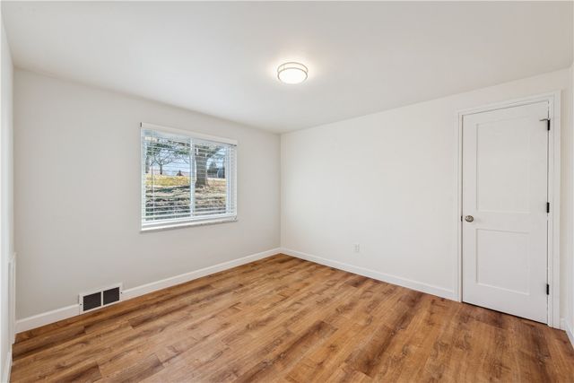 6329 Crestview Dr, South Park, PA 15129