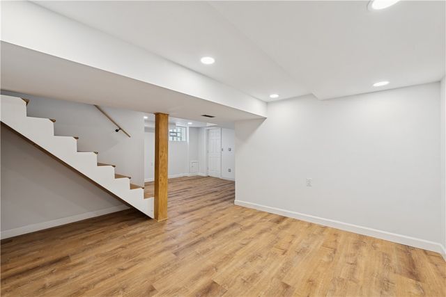 6329 Crestview Dr, South Park, PA 15129