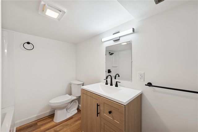 6329 Crestview Dr, South Park, PA 15129