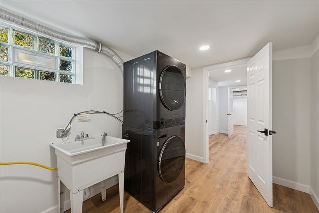 6329 Crestview Dr, South Park, PA 15129