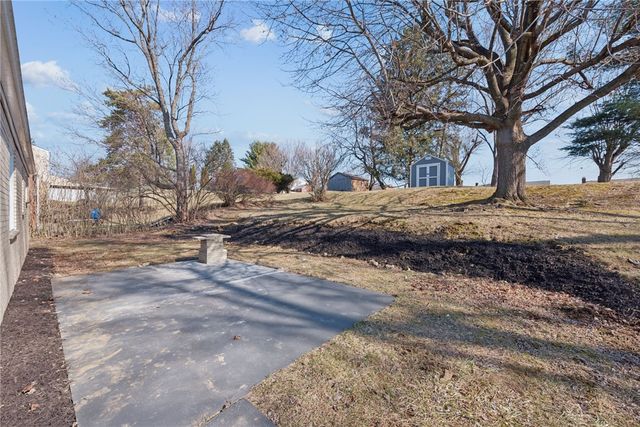 6329 Crestview Dr, South Park, PA 15129