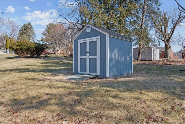 6329 Crestview Dr, South Park, PA 15129