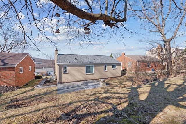 6329 Crestview Dr, South Park, PA 15129