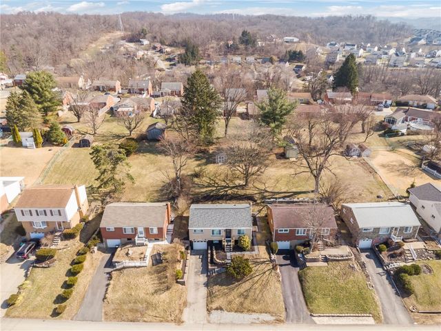 6329 Crestview Dr, South Park, PA 15129