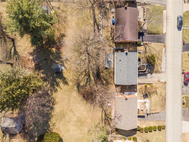 6329 Crestview Dr, South Park, PA 15129