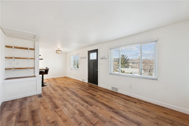 6329 Crestview Dr, South Park, PA 15129