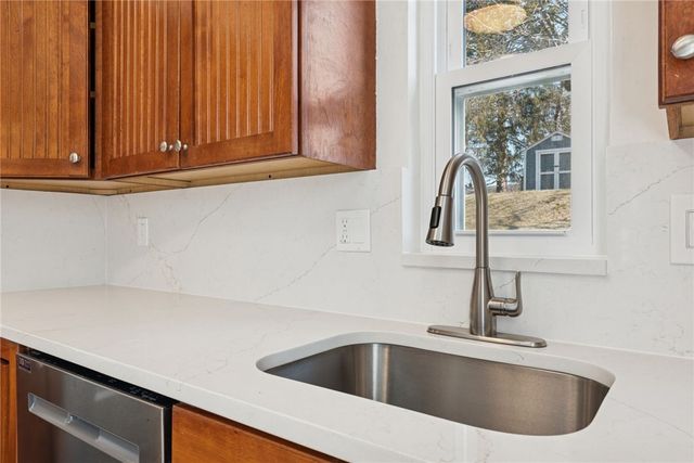 6329 Crestview Dr, South Park, PA 15129