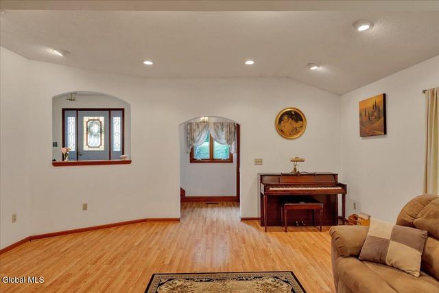 64 Ford Road, Troy, NY 12180