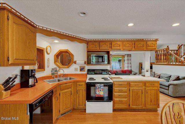 64 Ford Road, Troy, NY 12180