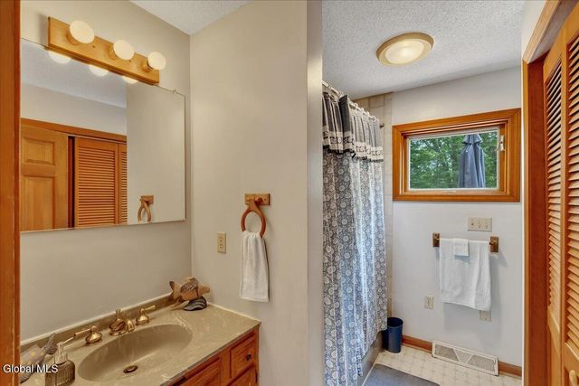64 Ford Road, Troy, NY 12180