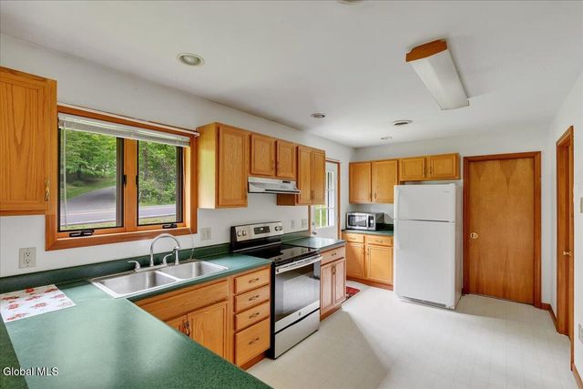 64 Ford Road, Troy, NY 12180