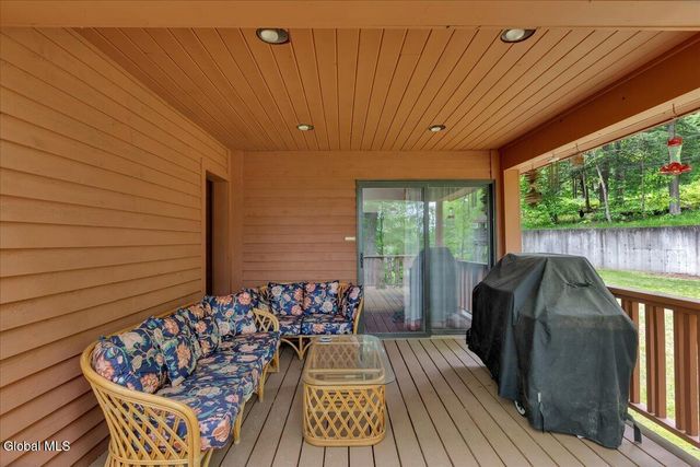 64 Ford Road, Troy, NY 12180