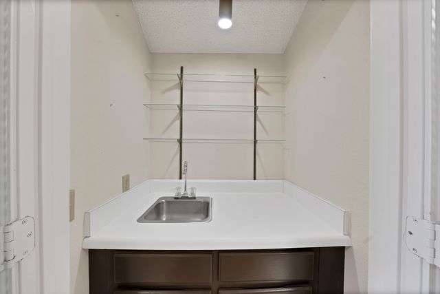 935 Cedarland Boulevard, Arlington, TX 76011