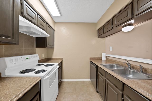 935 Cedarland Boulevard, Arlington, TX 76011