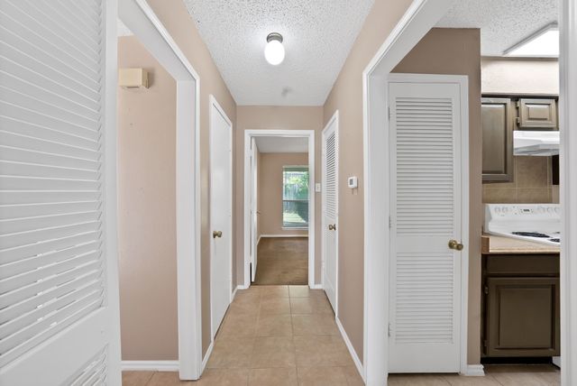 935 Cedarland Boulevard, Arlington, TX 76011