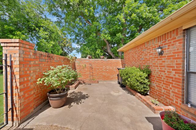 935 Cedarland Boulevard, Arlington, TX 76011