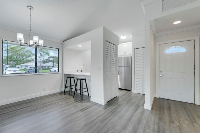 828 Club Drive, Palm Beach Gardens, FL 33418