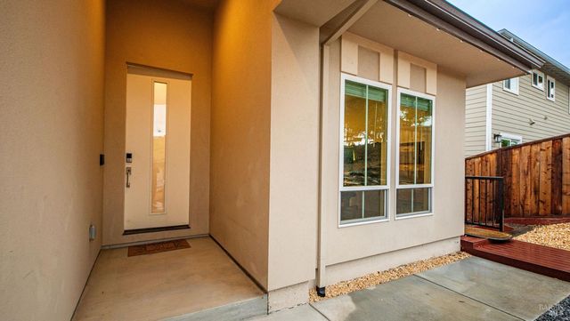 3720 Deauville Pl, Santa Rosa, CA 95403