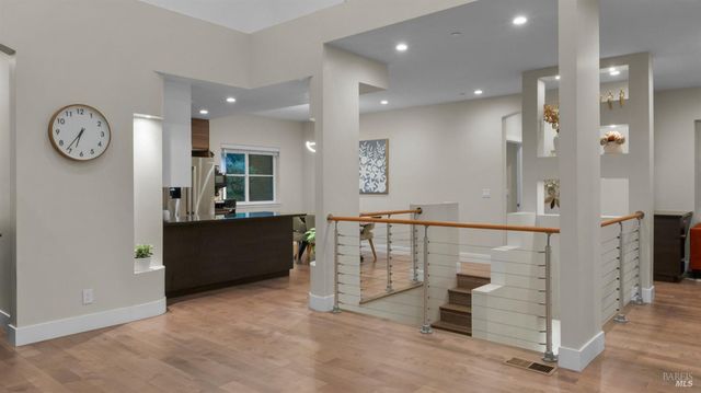 3720 Deauville Pl, Santa Rosa, CA 95403